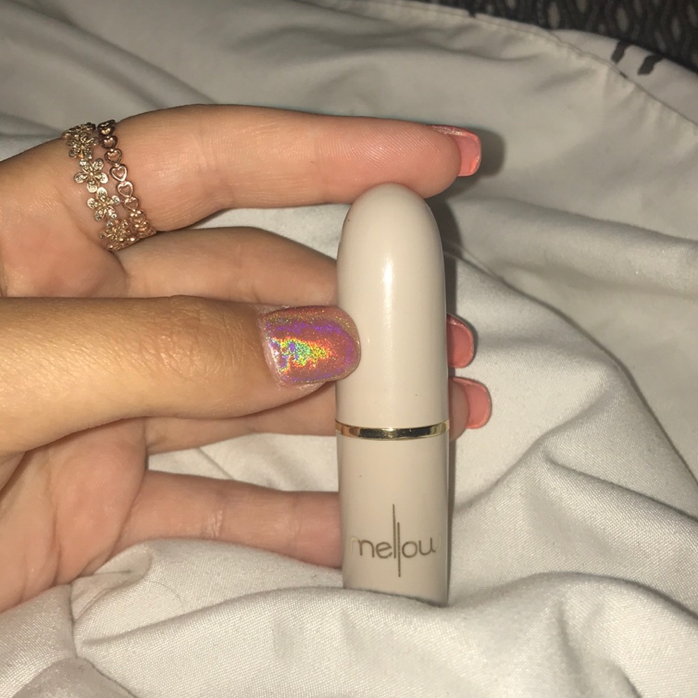 Mellow lipstick
